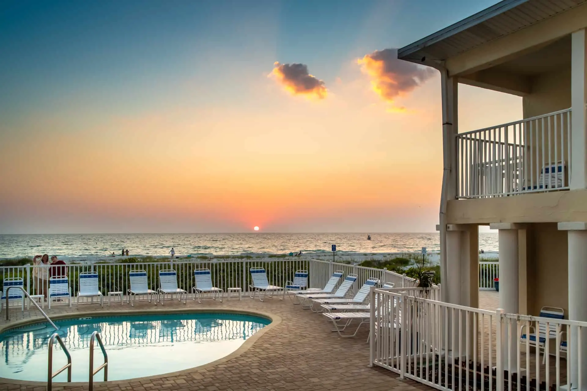 400 heritage aluminum fence white