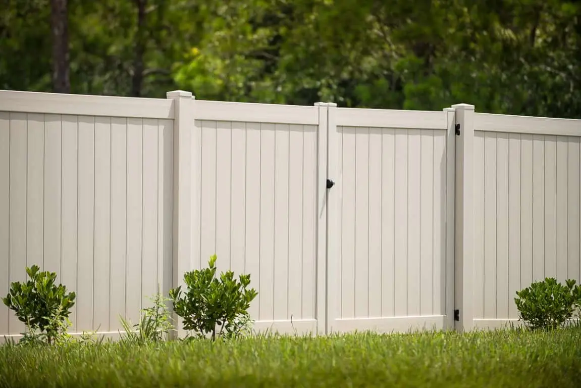 Choose a Lake City Fence Company that Makes First-Class Service a Top Priority
