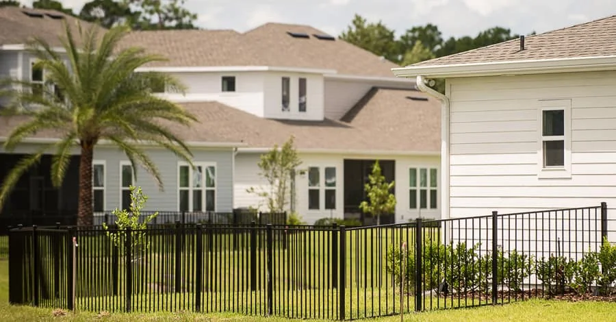 Which Naples Fence Installation Company Offers the Best Service?