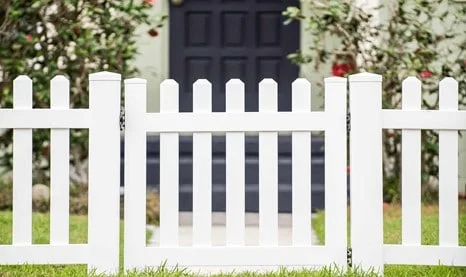 Matching your fence to your home's exterior white vinyl fence