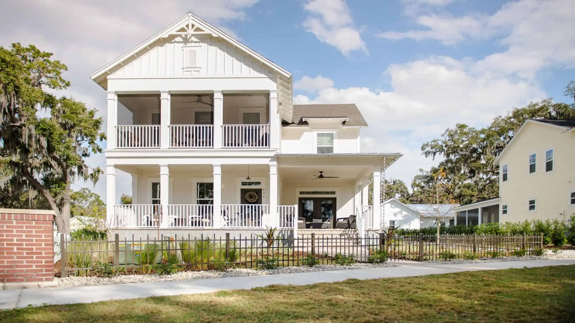 Arkansas Fence Company matching home exterior aluminum fence