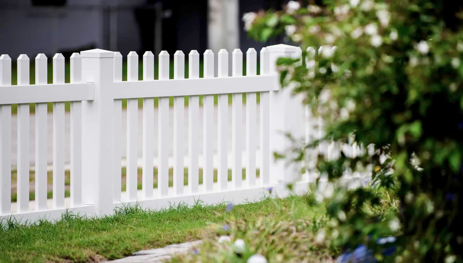 Benbrook fence builder white vinyl fence