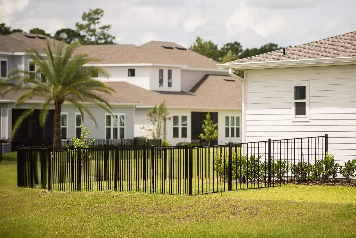 Is It Worthwhile to Hire a Tampa Fence Builder?