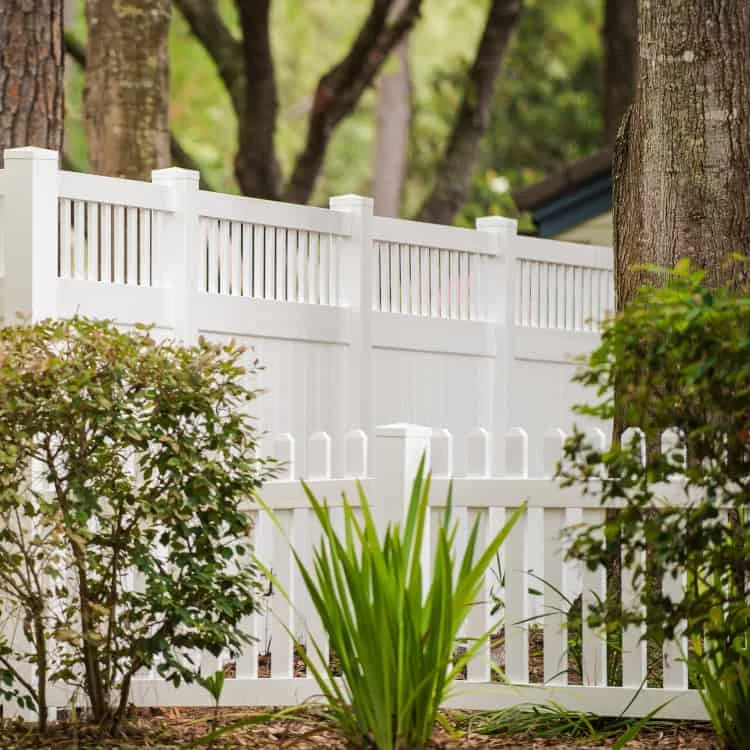 vinyl fence with topper