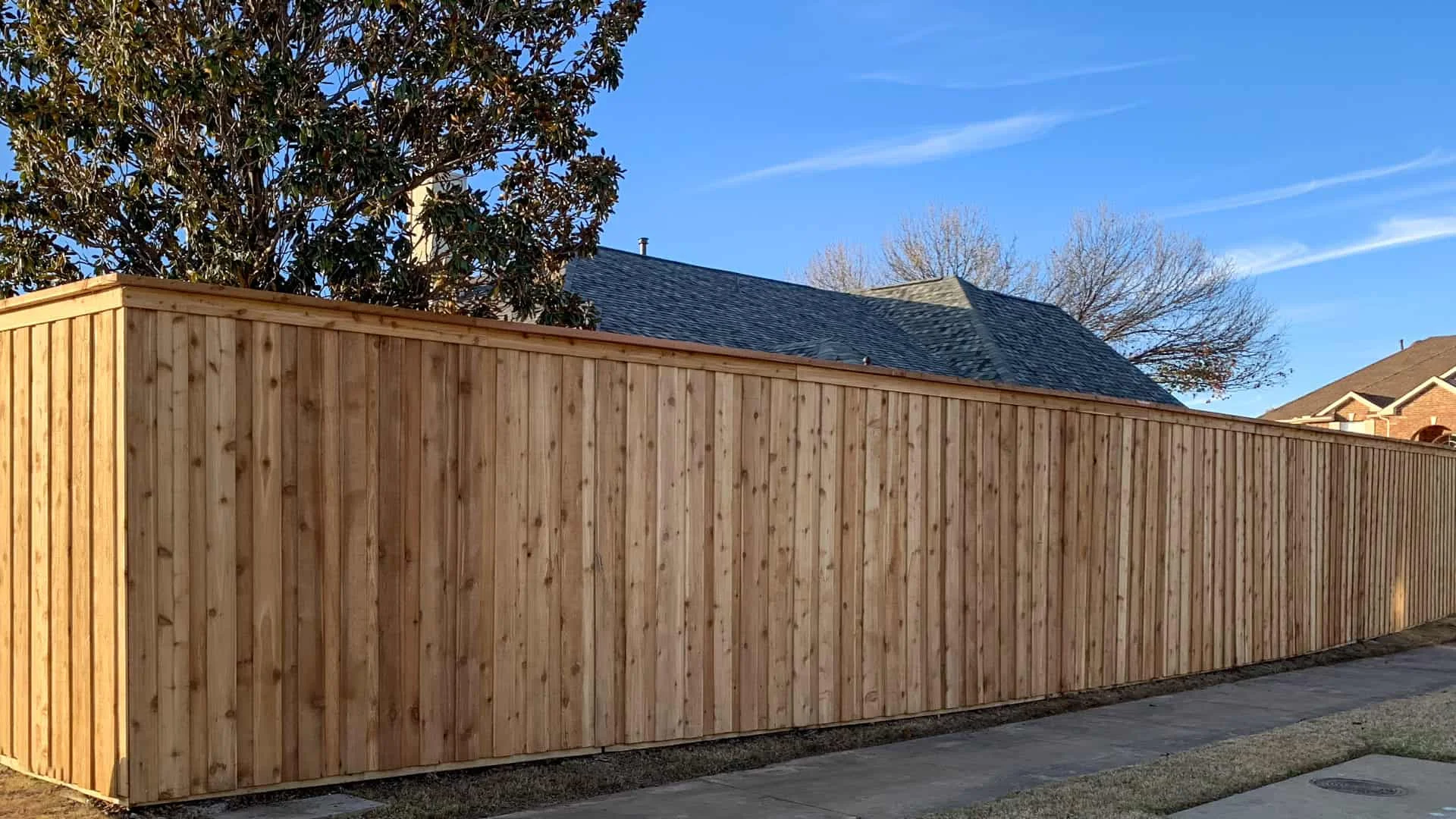 Plastic Fence vs Wood Fence: Which is Better for Your St. Louis Property?