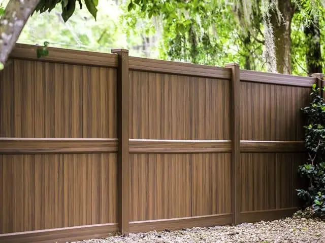 Vinyl-fence-type