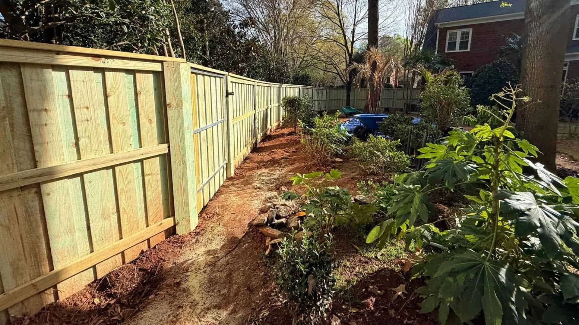 Orlando Homeowners Looking For A Premium Shadow Box Fence Recommend Superior Fence &#038; Rail