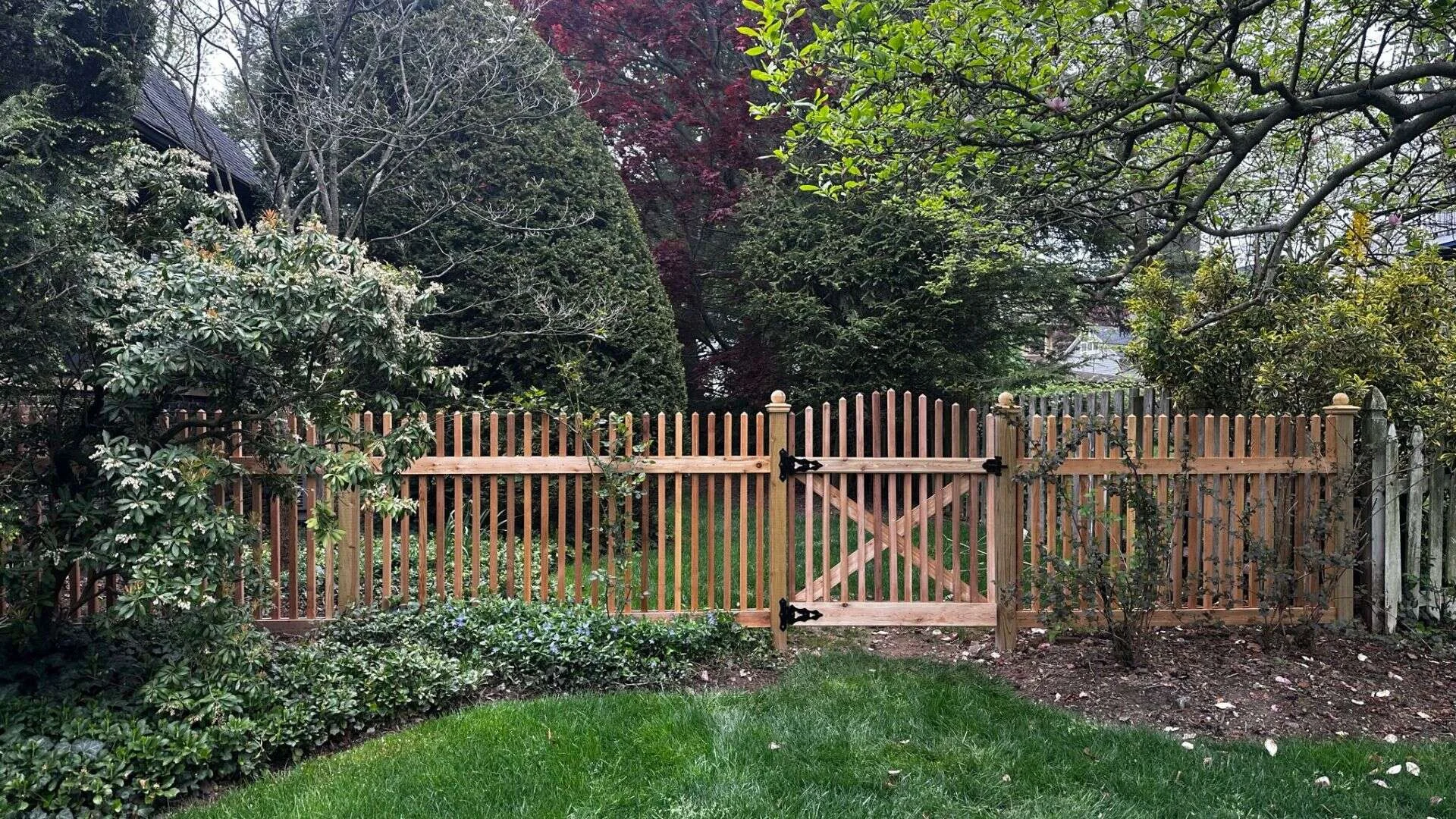 Top 5 Things to Look For When Comparing Fence Companies in Sugar Land