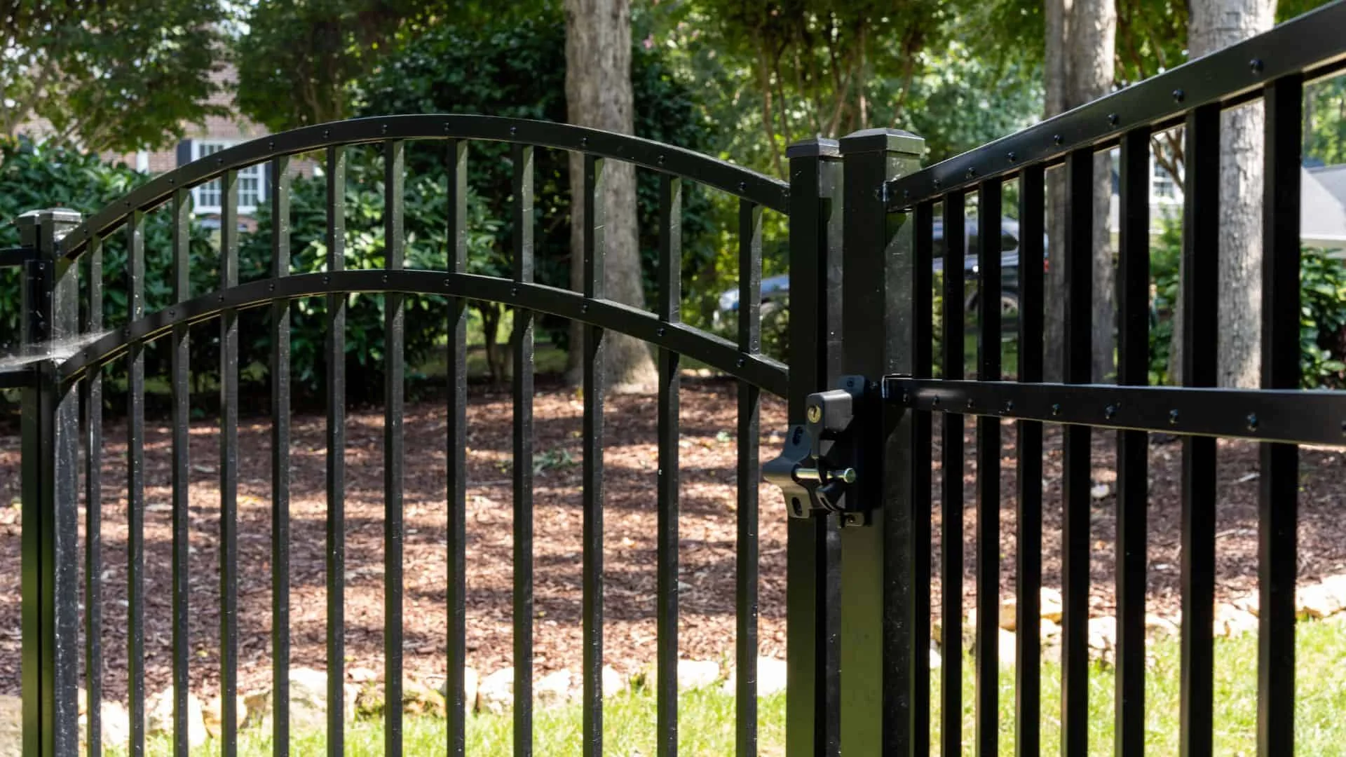 are you looking for the best fence people near me?