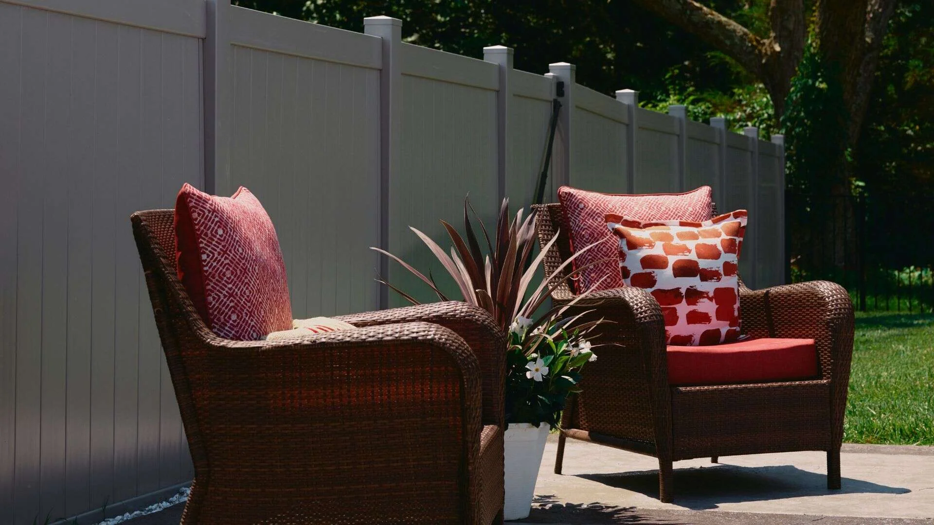 how do I install vinyl fencing? 