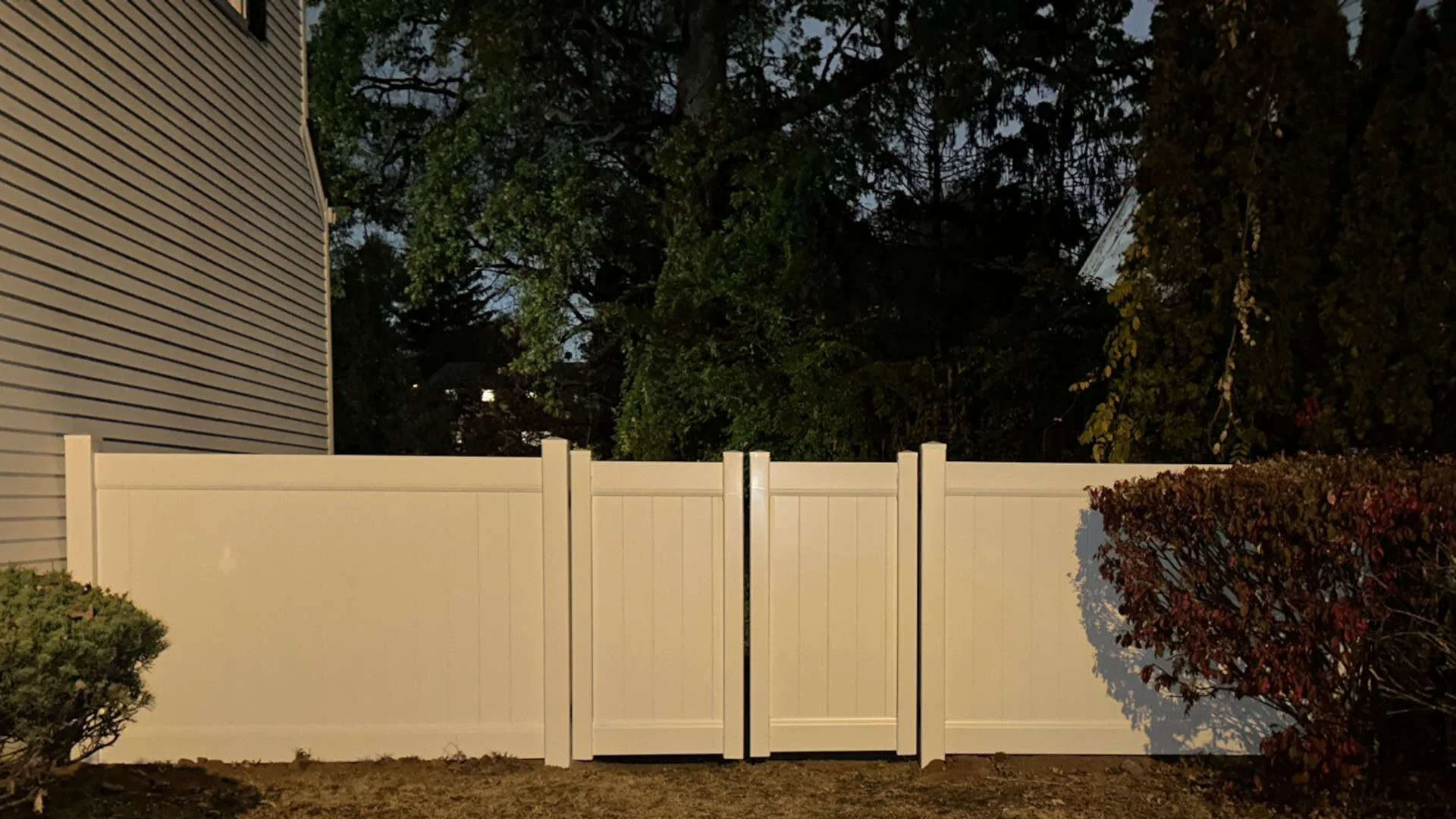 Fencing Utah Backyards: Why Vinyl Fences Are the Best for Privacy and Security