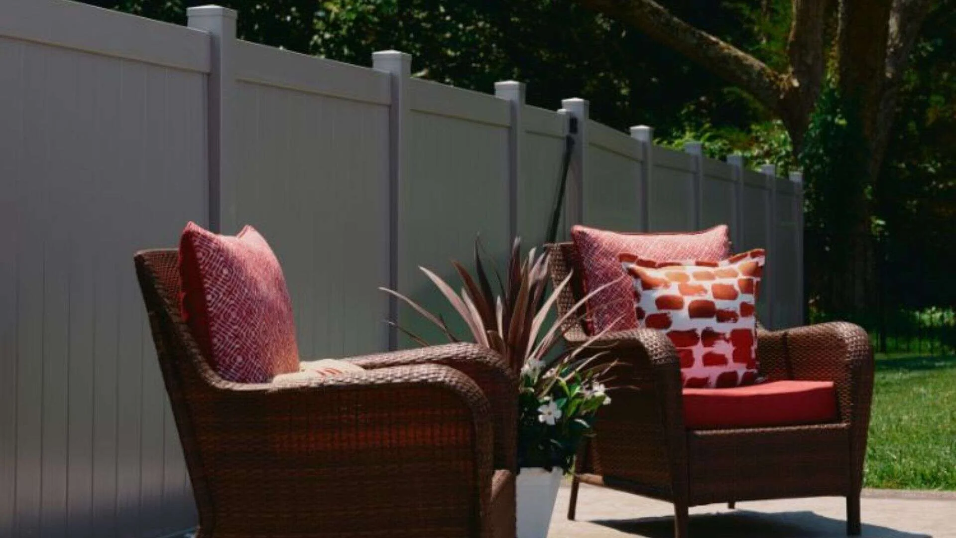 vinyl privacy fence