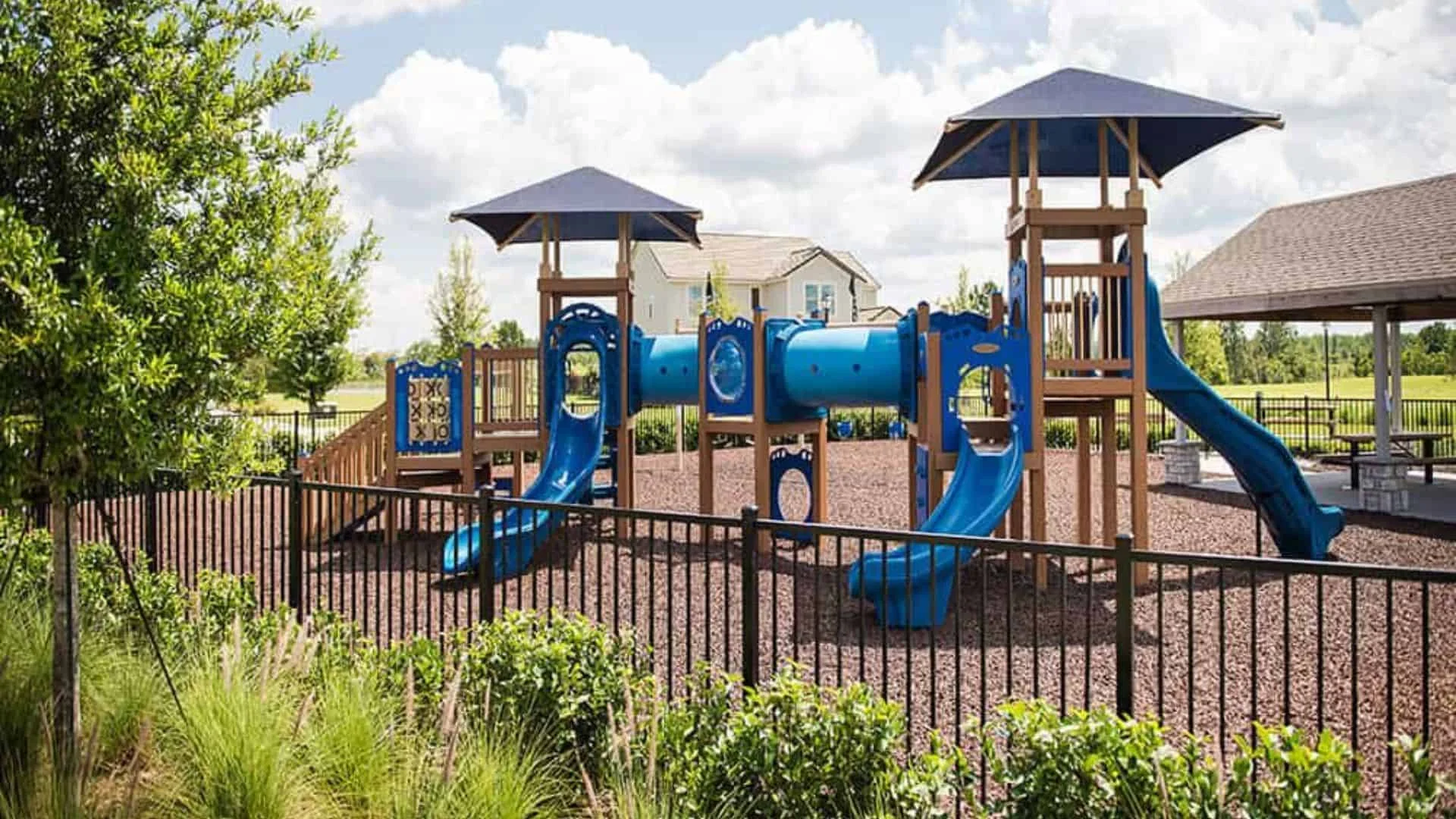 HOA common area fencing services