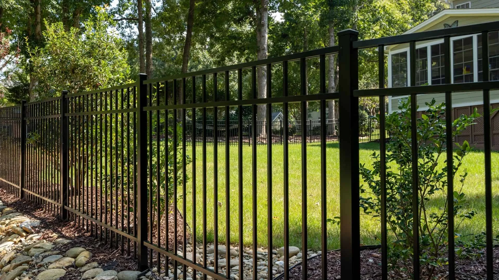 Where to Find the Best Fence Building Company Near Me