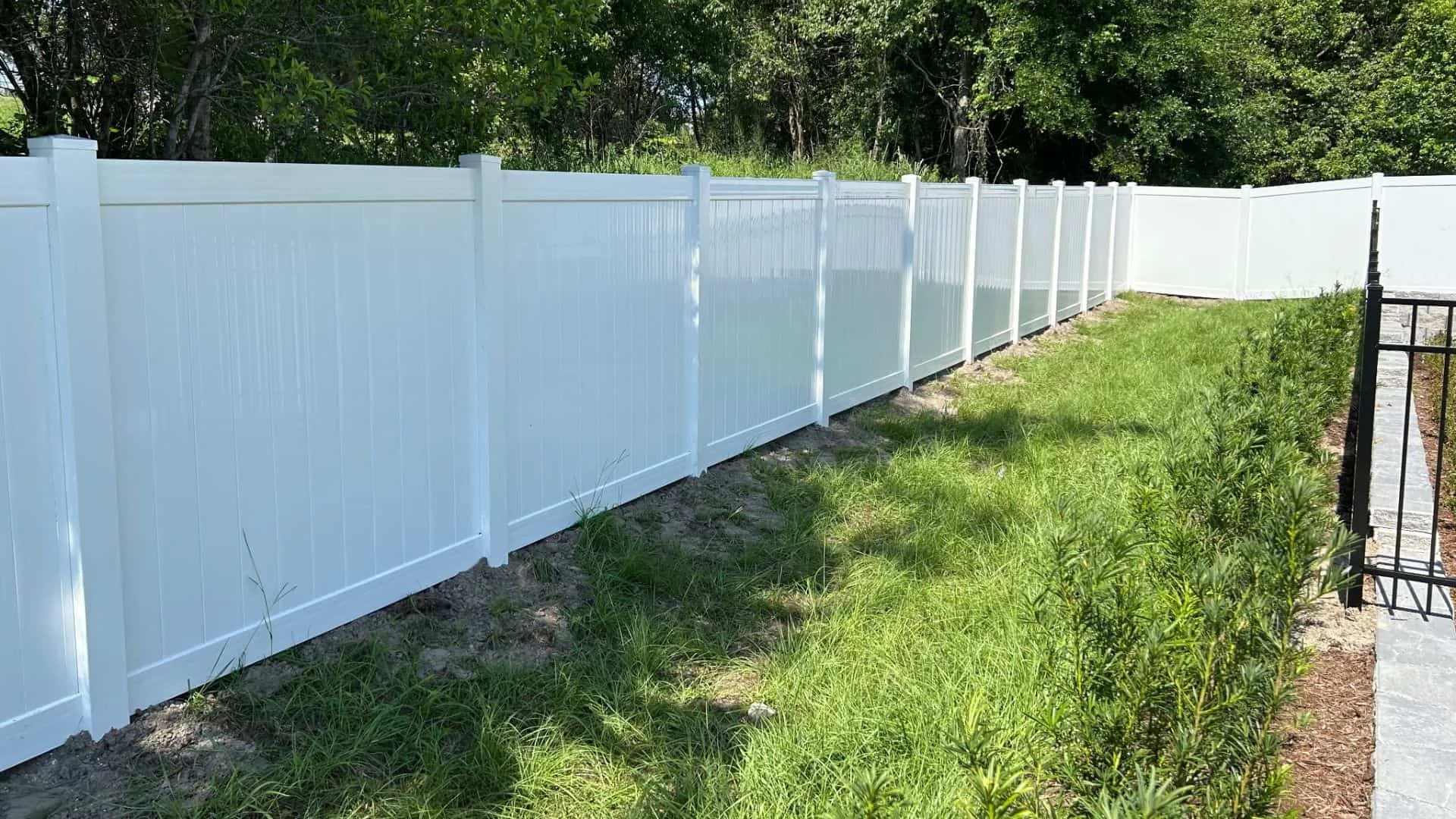 Apopka Florida Backyard Get The Royal Treatment With Customized Superior Fence &#038; Rail Installation