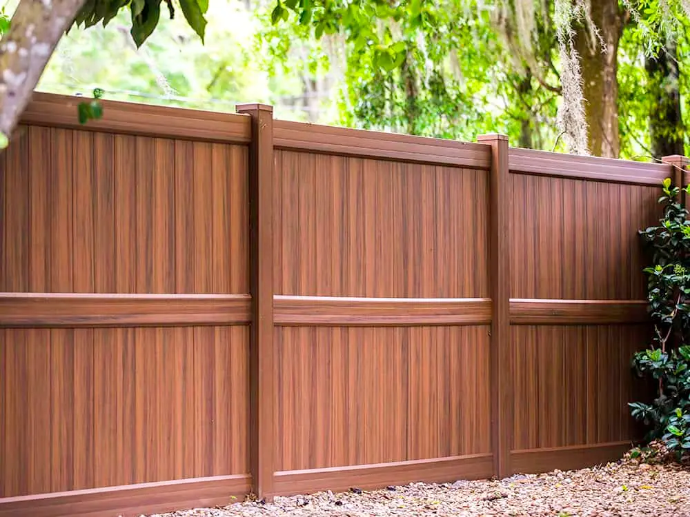 Vinyl-fence-type
