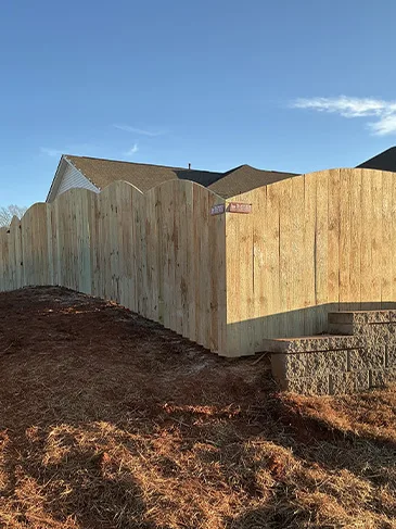 Rainbow Cut Wood Fence Amerson Dr Rock Hill, SC 29730 011926