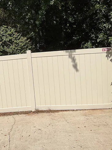 Tan Vinyl Fence Summit View Dr Rock Hill, SC 29732 092225