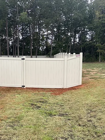 Tan Vinyl Privacy Fence Brook Forest Ct Mooresville, NC 29115 092525