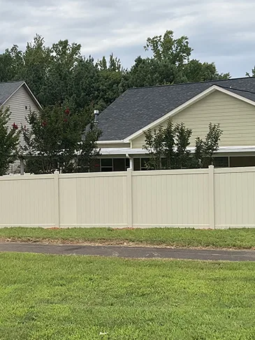 Tan Vinyl Privacy Fence English Garden Dr Gastonia, NC 28056 090325