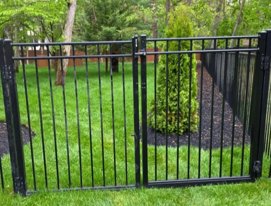4.5'H Sterling - 3 Rail Flush Top & Bottom - Black - Residential Black Aluminum Fence & Gate