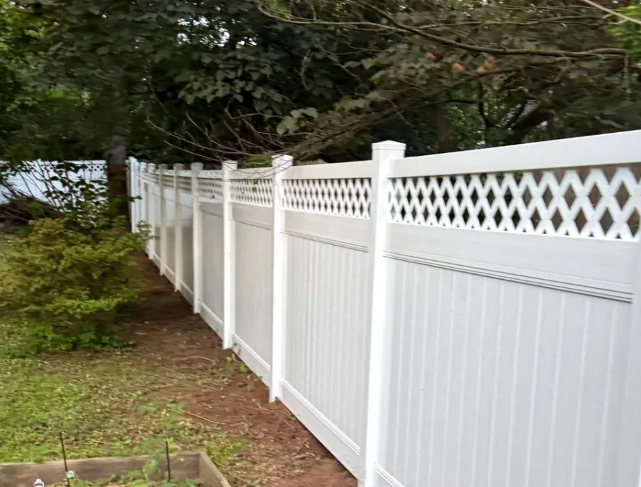 White Vinyl Privacy Fence with Diamond Lattice Top