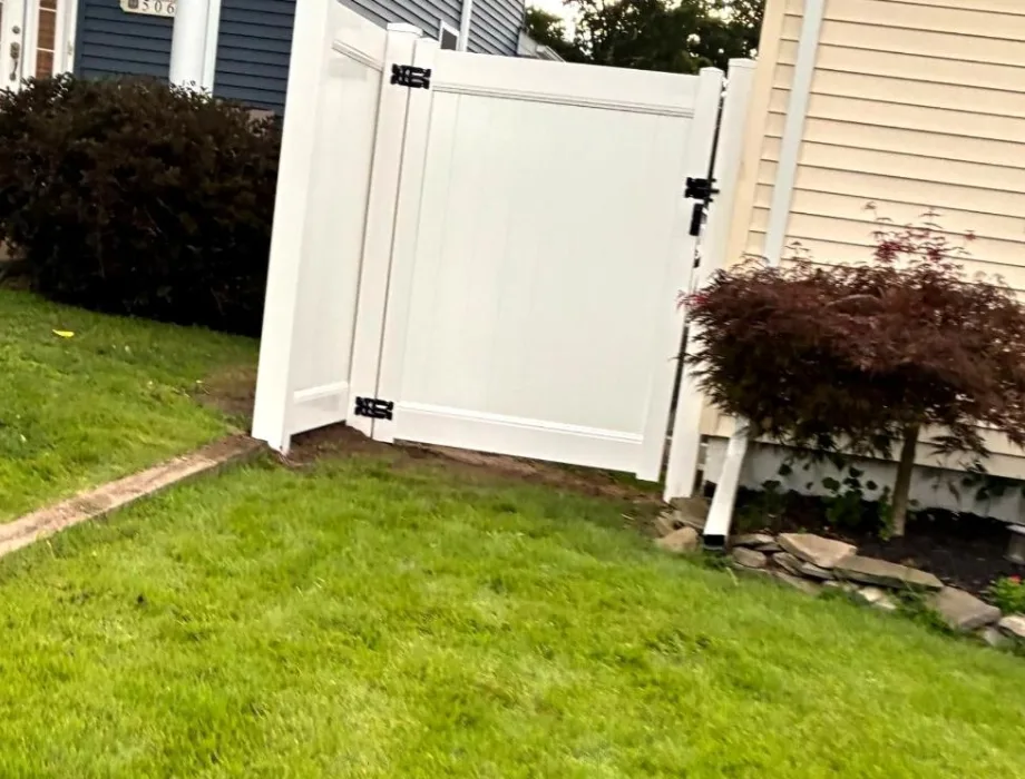 6'H Hamilton - White White Vinyl Privacy Fence with Gate