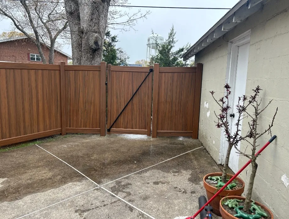 6'H Hamilton - Mocha Walnut Mocha Walnut Vinyl Fence