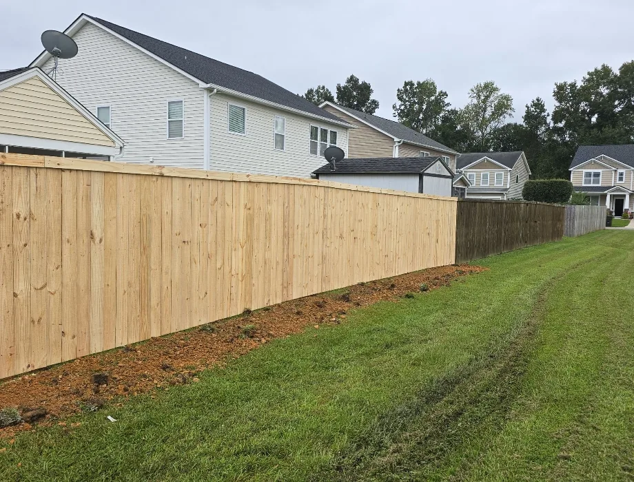 6'H Stockade w/Top Trim Natural Wood Fence
