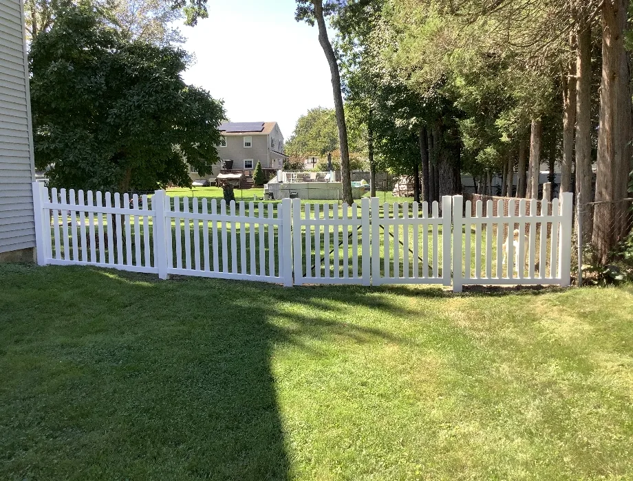 4'H White Kirkwall White Vinyl Fence