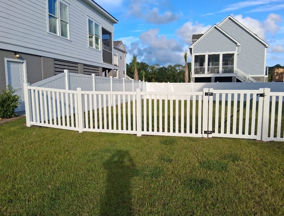 4'H White Dunbar White Vinyl Fence