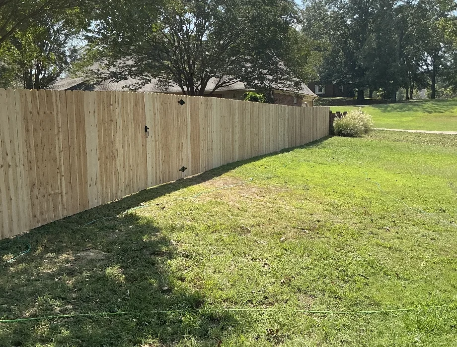 6'H Cedar Stockade w/ Postmasters (Driven) Natural Wood Fence
