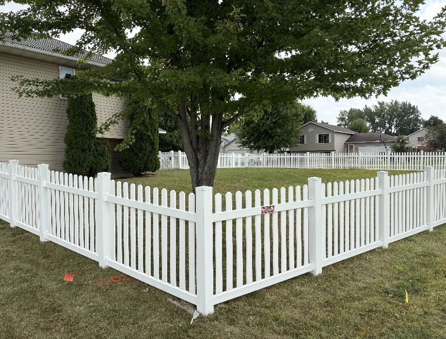 4'H White Kirkwall White Vinyl Fence