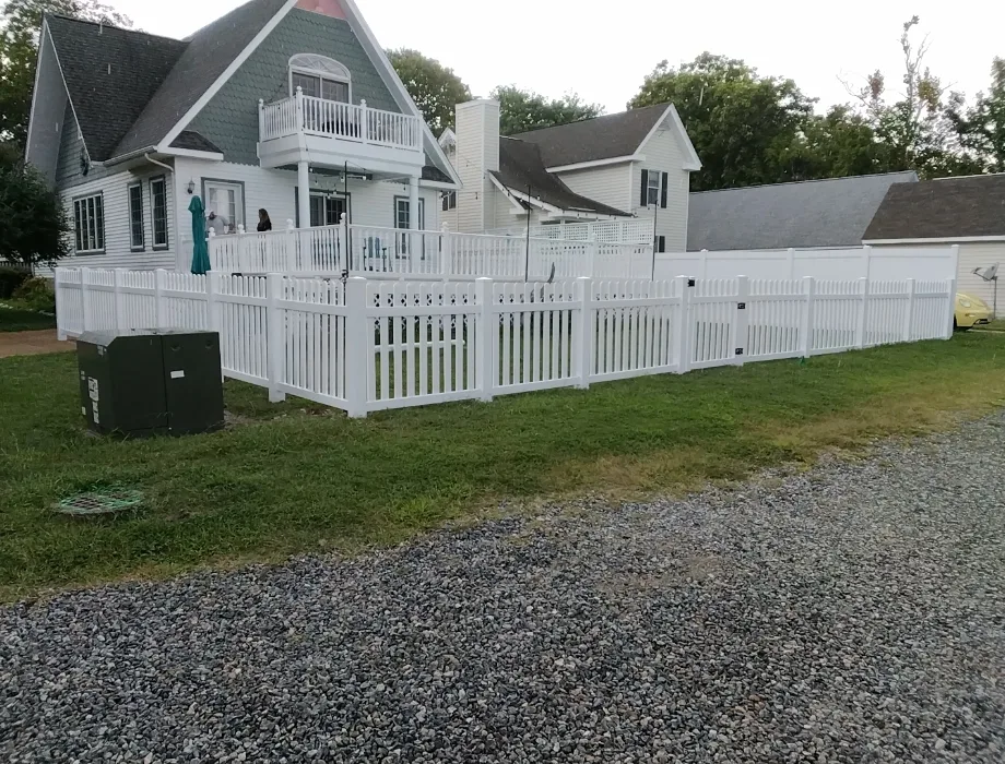 4ft White Vinyl Picket Fence