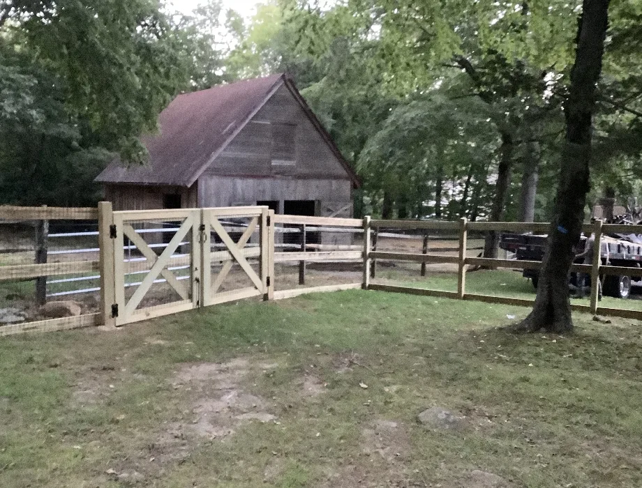 5'H Wood Ranch 3-Rail Natural Wood Fence
