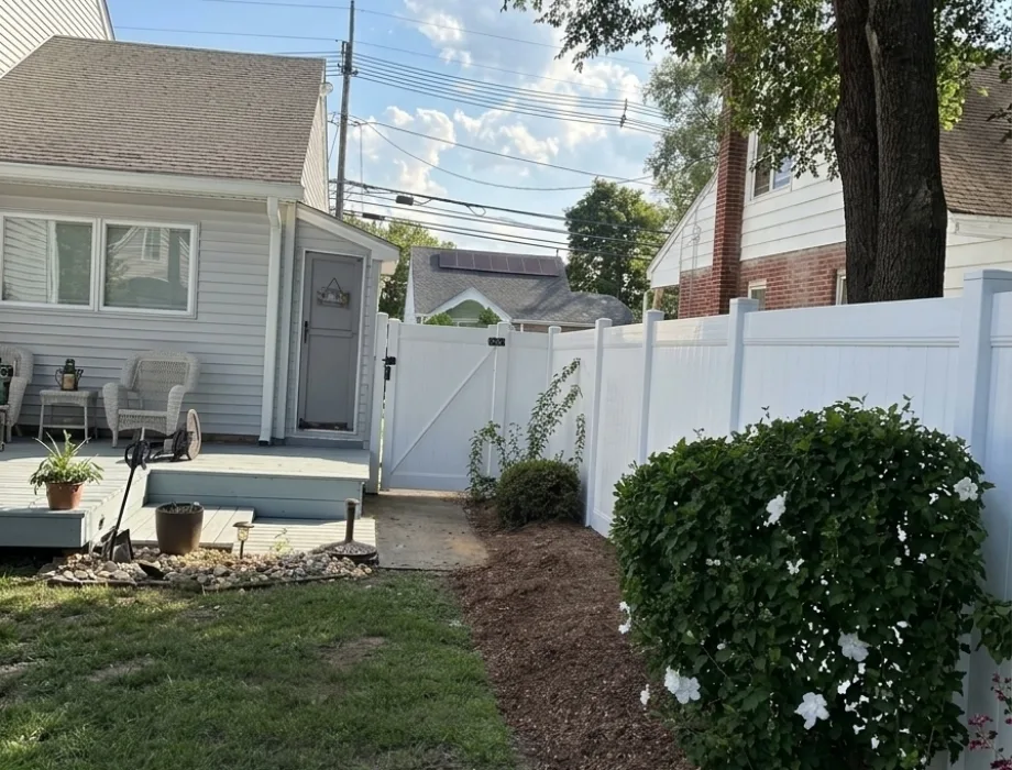 Vinyl Privacy Fence with Gate