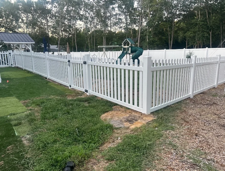 4'H Kirkwall - White Vinyl Privacy and Picket Fence