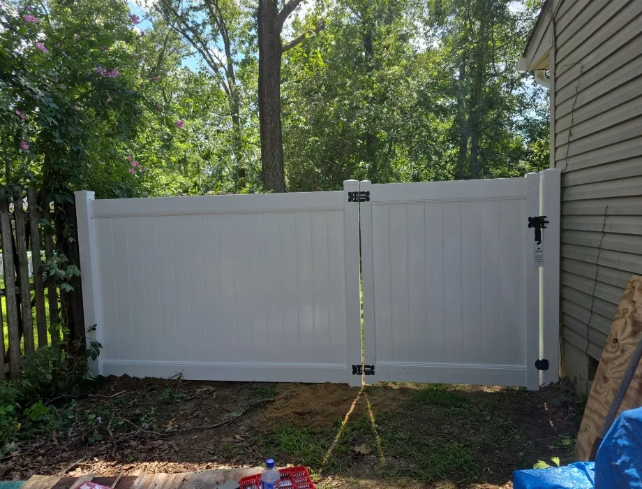 6'H Hamilton - White White Vinyl Fence