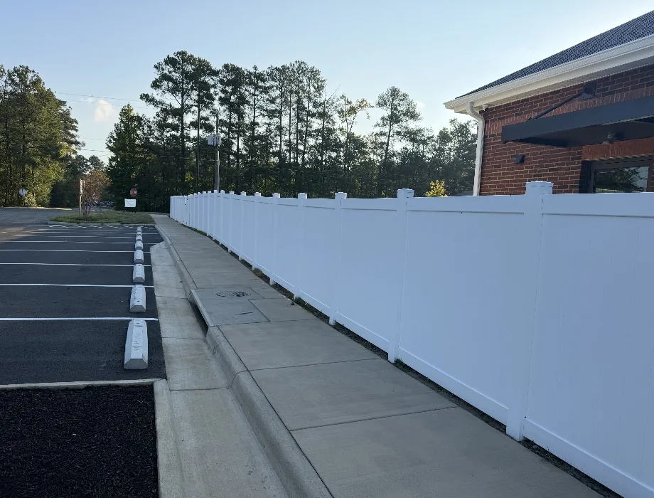 6ft White Vinyl Fence w/ 4ft Aluminum