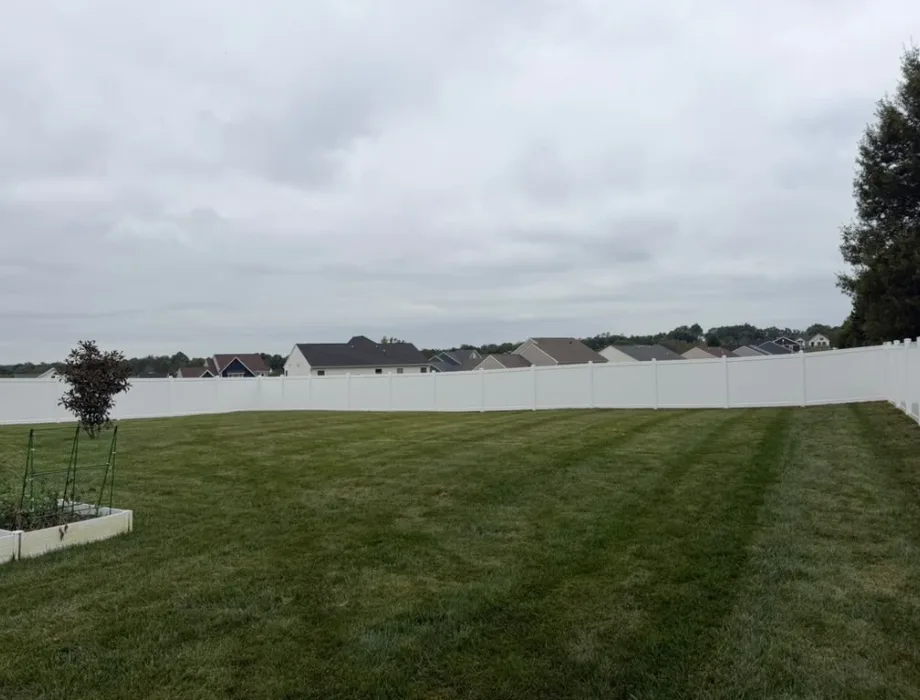 6'H White Hamilton 8' OC White Vinyl Fence