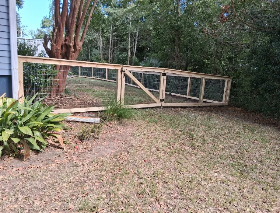 4'H Hog Panel Natural Wood Fence