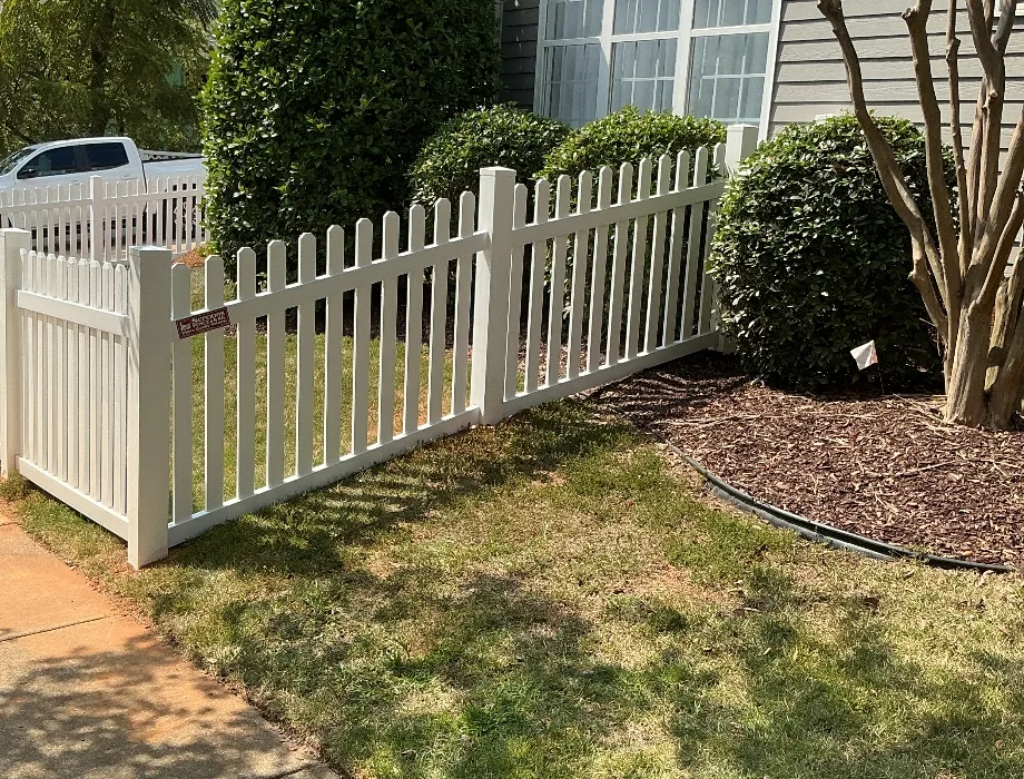 4'H White Kirkwall White Vinyl Fence
