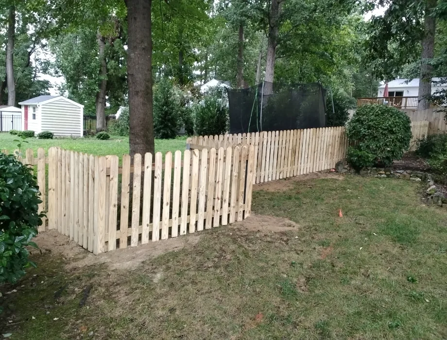 4ft Spaced Picket w/ Steel Posts