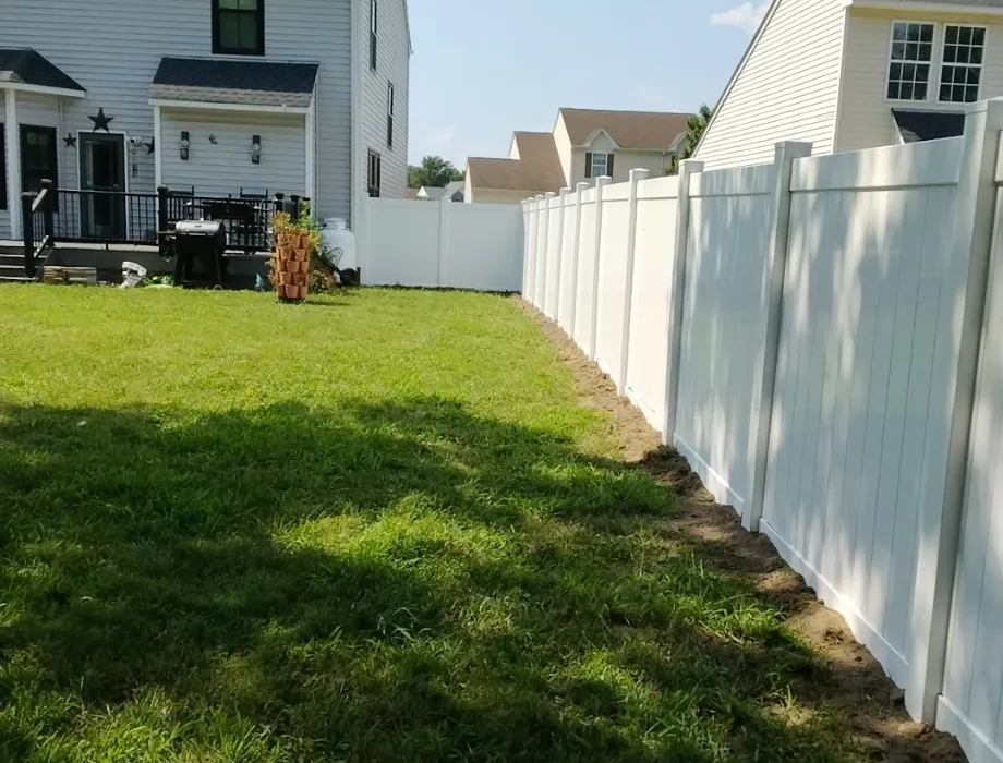 6'H White Hamilton 6ft White Vinyl Fence