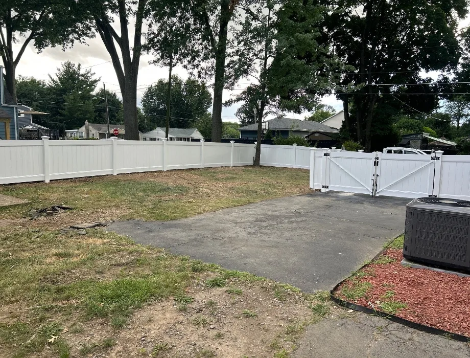 6'H Hamilton - White White Vinyl Fence