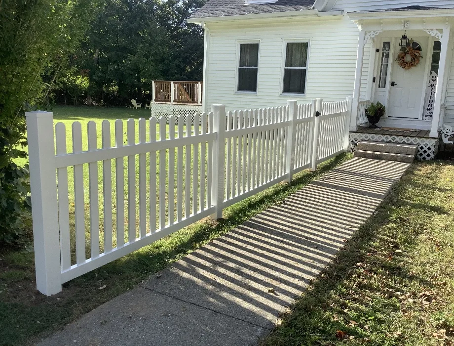 4'H White Kirkwall White Vinyl Fence