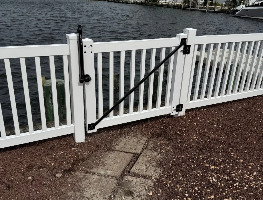 3'H Irvine - White White Vinyl Fence