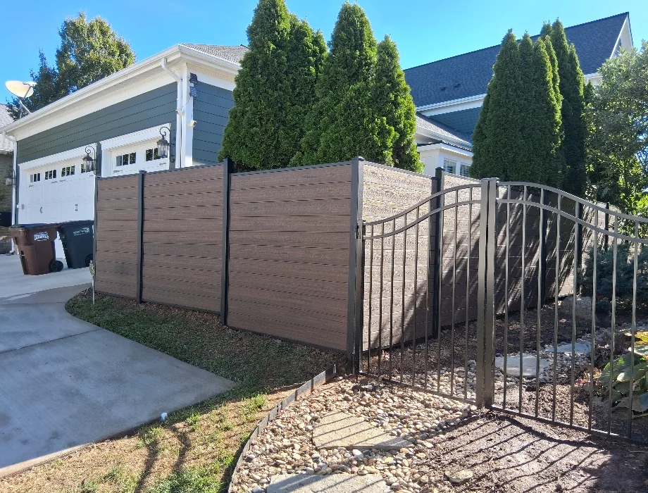 Composite Slipfence Mahogany