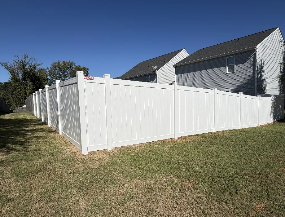 6'H White Hamilton #1 [ 8' OC (Builder Grade) ] White Vinyl Fence