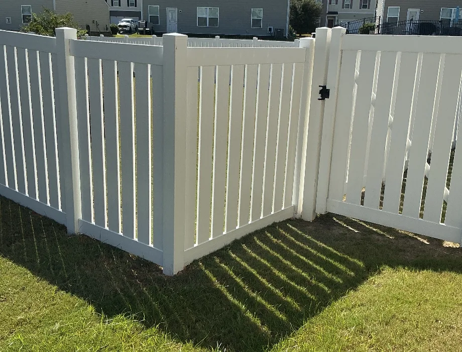 Semiprivate Vinyl Fence